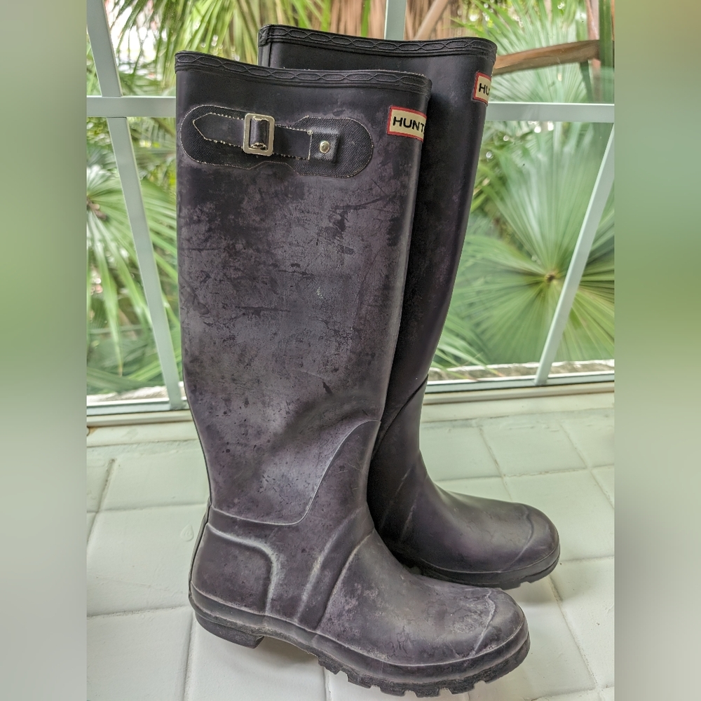Hunter rain boots - aubergine - great conditions!